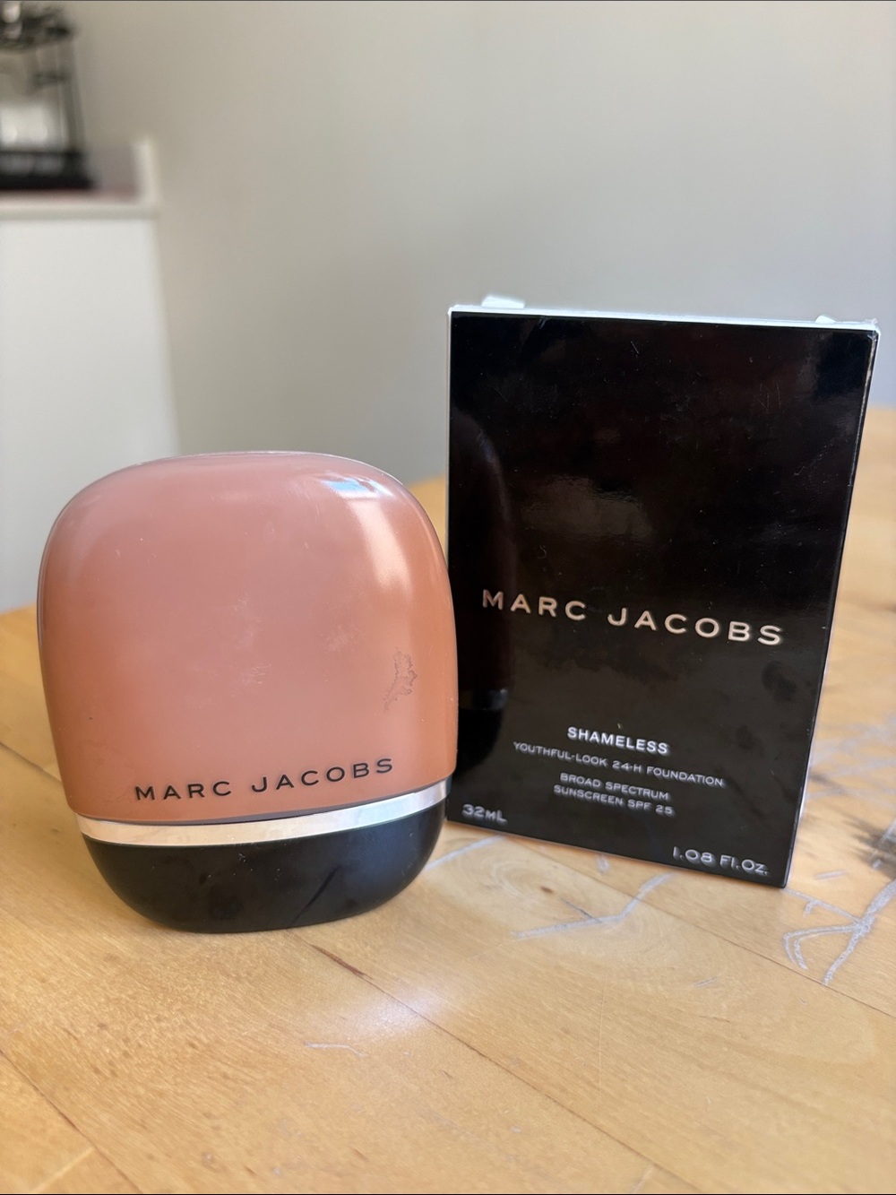 Marc Jacobs Shameless Foundation - Tan R490